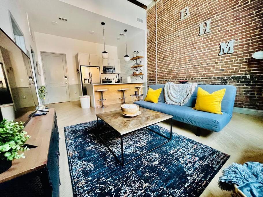 Trendy Condo! Close To Everthing Downtown Birmingham Bagian luar foto