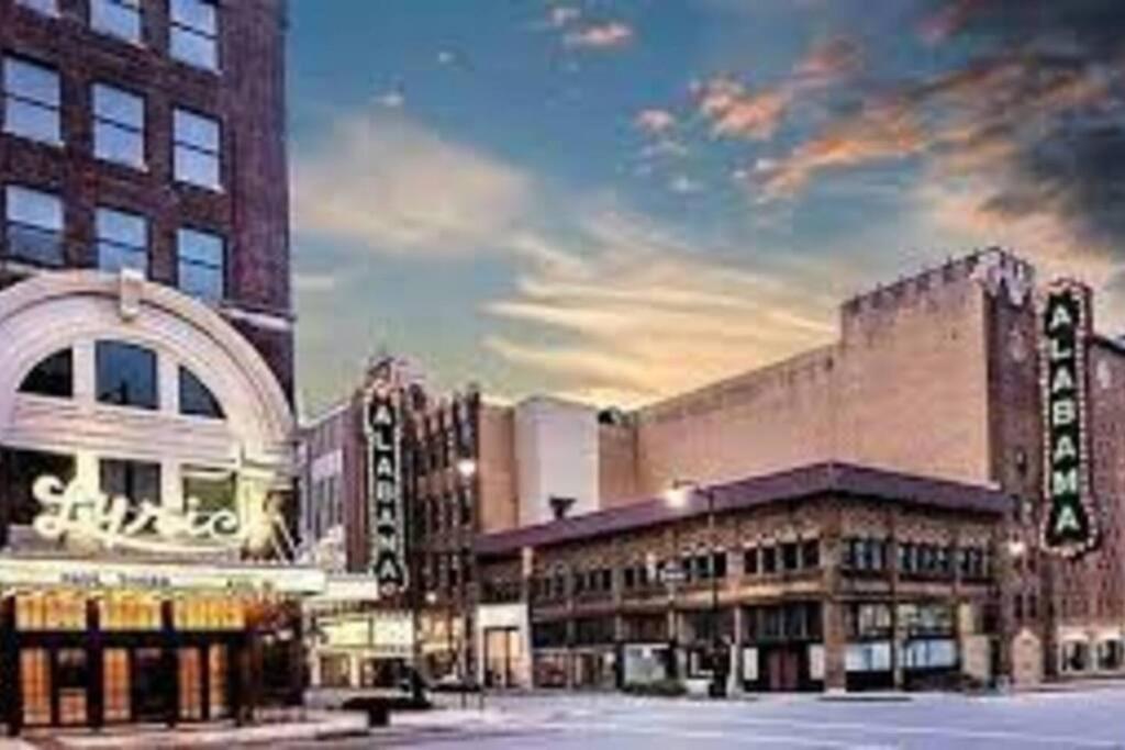 Trendy Condo! Close To Everthing Downtown Birmingham Bagian luar foto
