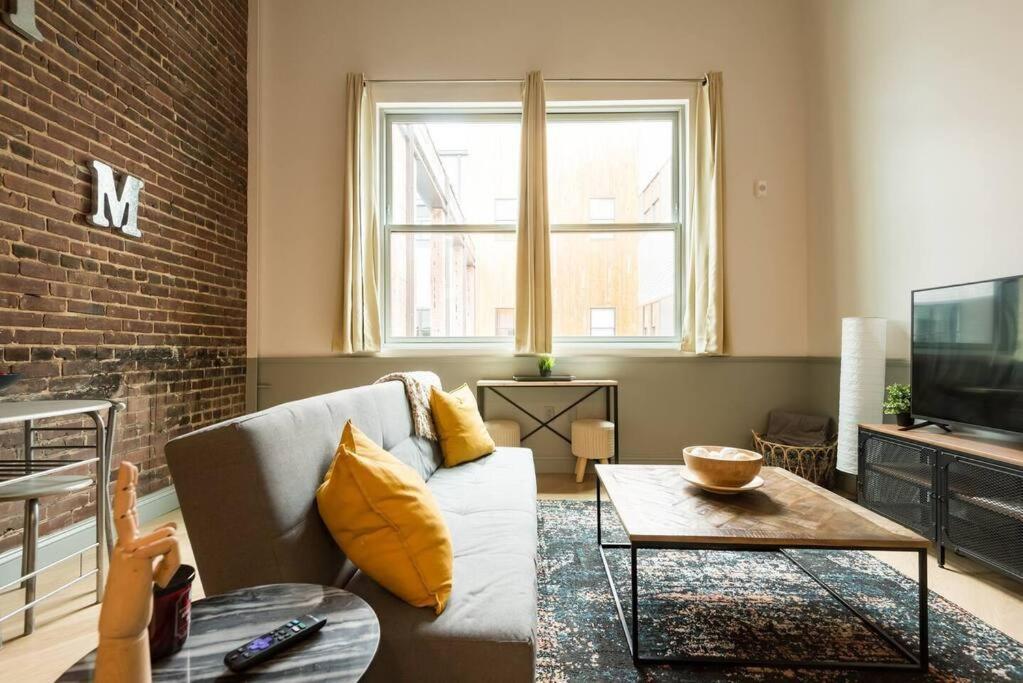 Trendy Condo! Close To Everthing Downtown Birmingham Bagian luar foto