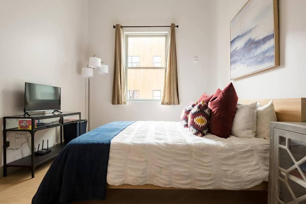 Trendy Condo! Close To Everthing Downtown Birmingham Bagian luar foto